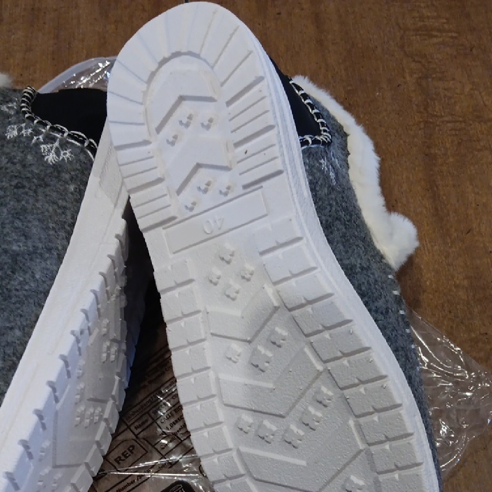 Gray Fleece-Lined Women's Moccasins - Picture 7 of 8